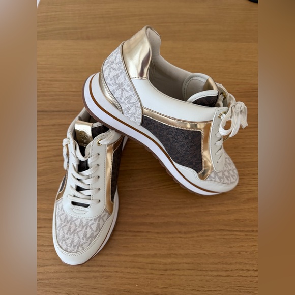Michael Kors Women’s Sneakers Logo Print White Gold Size 8.5 - Picture 5 of 11
